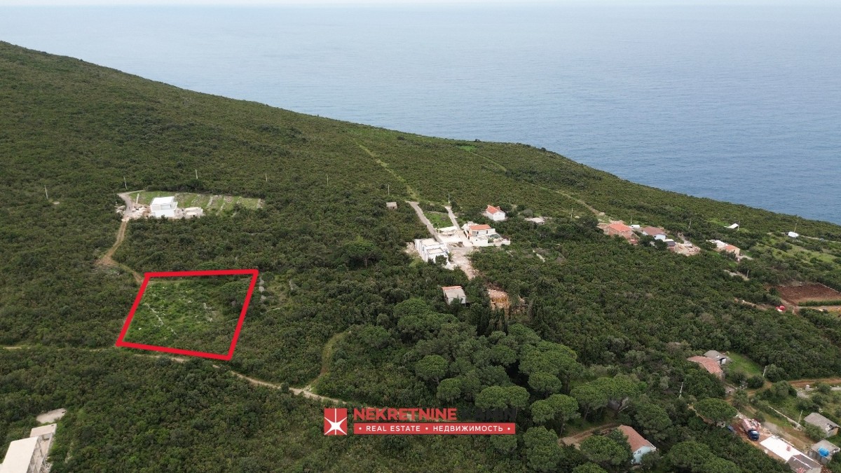 Urbanised Plot of 971 m² with Sea Views, Zagora, Kotor